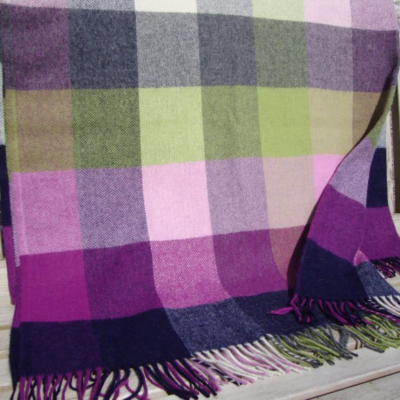 Pioneer lambswool throw 01