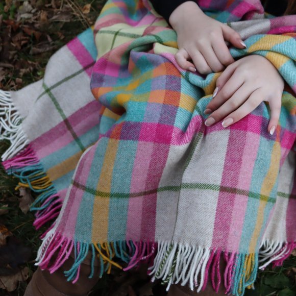 Falmouth Pink Ivory Check Shetland Throw 01