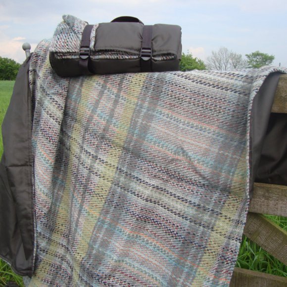 Random Recycled Pure Wool Waterproof Picnic Blanket 02