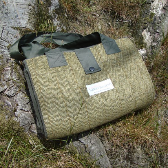 Scots Pine Fleece Tweed Waterproof Picnic Blanket 01
